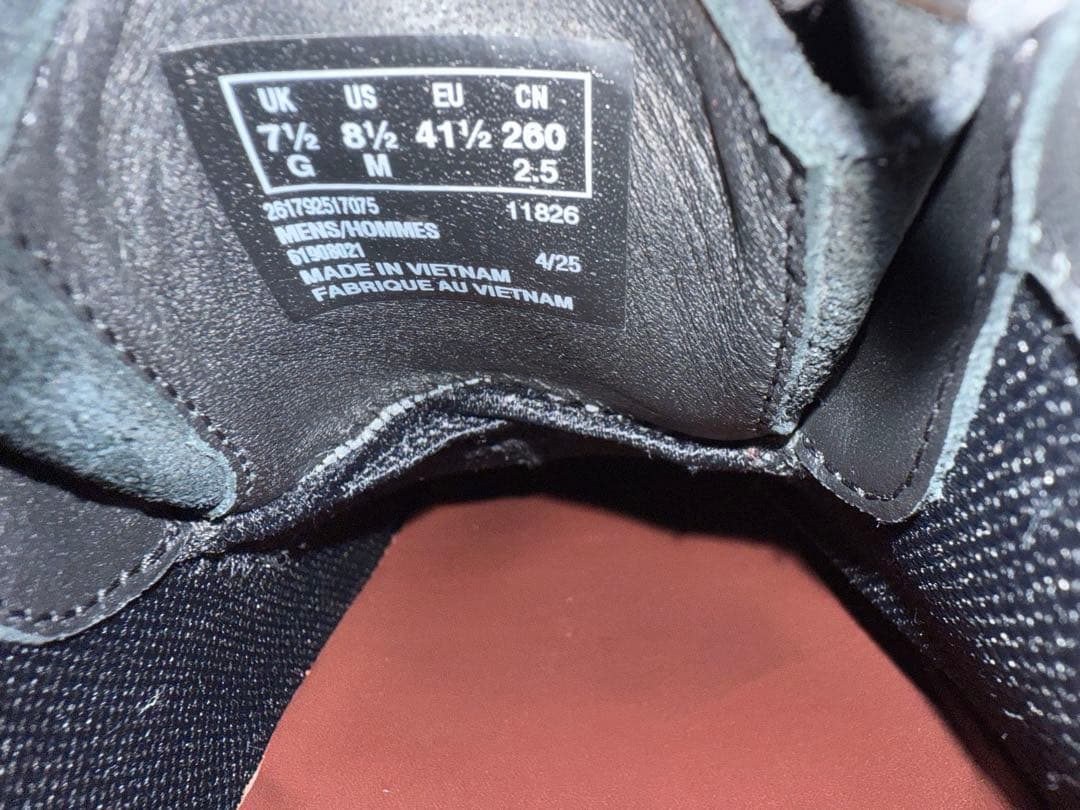 クラークス　ワラビーゴアテックス　スエード　黒　25.5