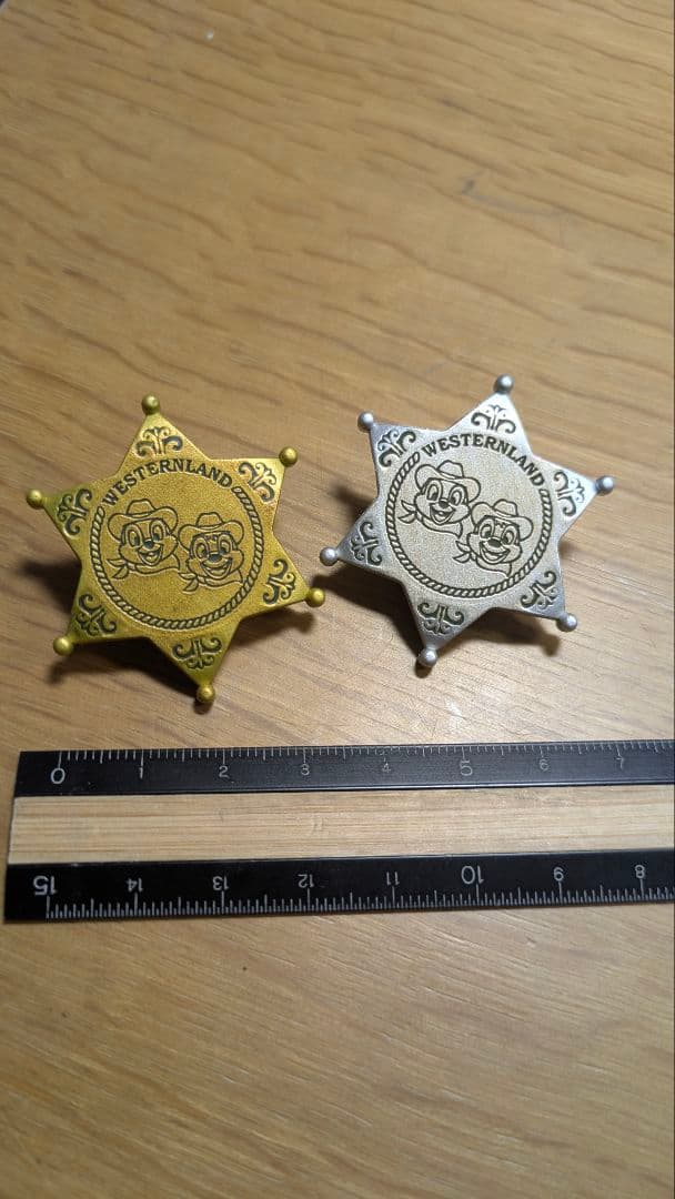 【期間限定】ディズニーランド射的ピンバッジ金色と銀色チップとデール