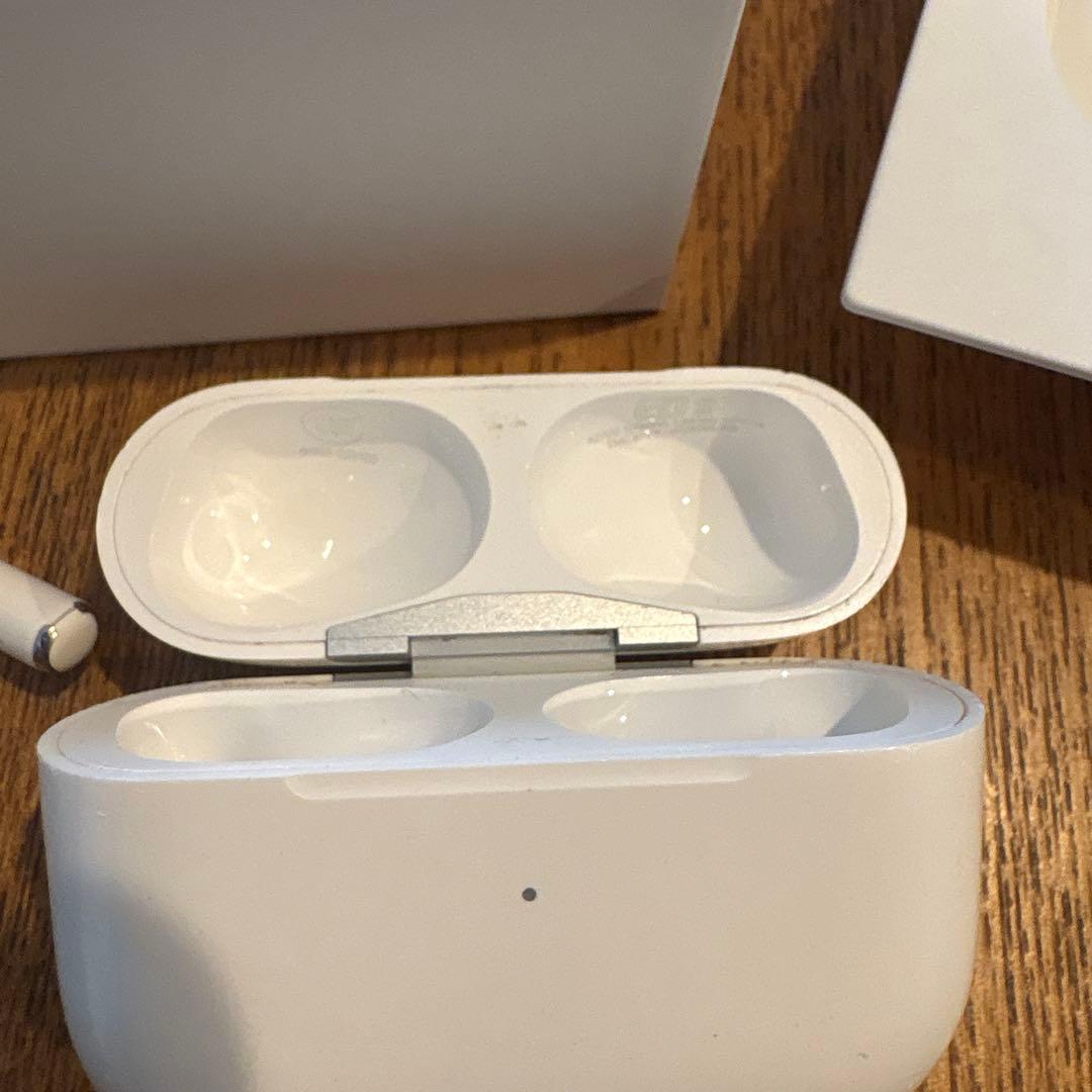 AirPods Pro (第2世代) 本体　Lightning端子