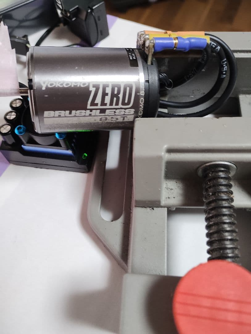 YOKOMO ZERO ブラシレスモーター8.5Tとタミヤ製ESC　TBLE01