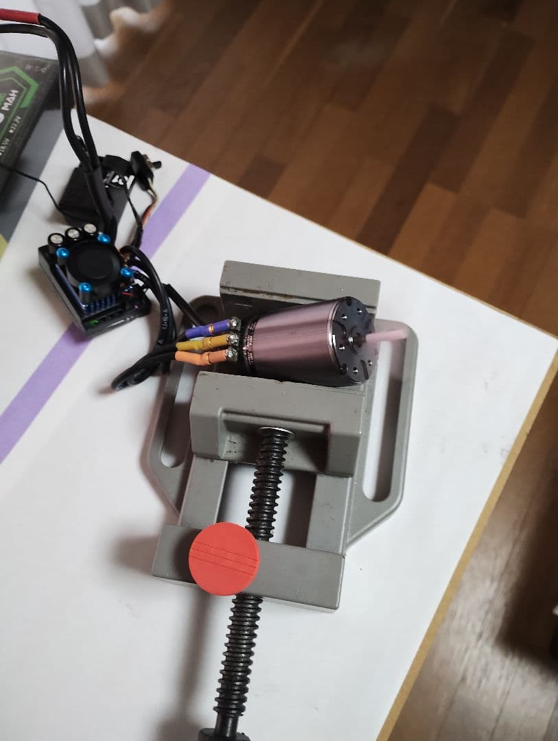 YOKOMO ZERO ブラシレスモーター8.5Tとタミヤ製ESC　TBLE01