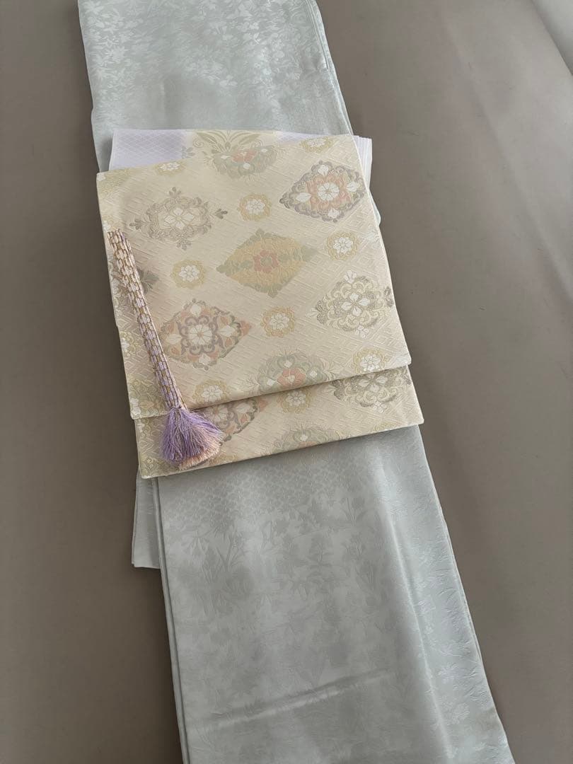 正絹 付け下げ調の紋意匠 袷 紋なし 色無地 白っぽい青磁鼠 トールサイズ