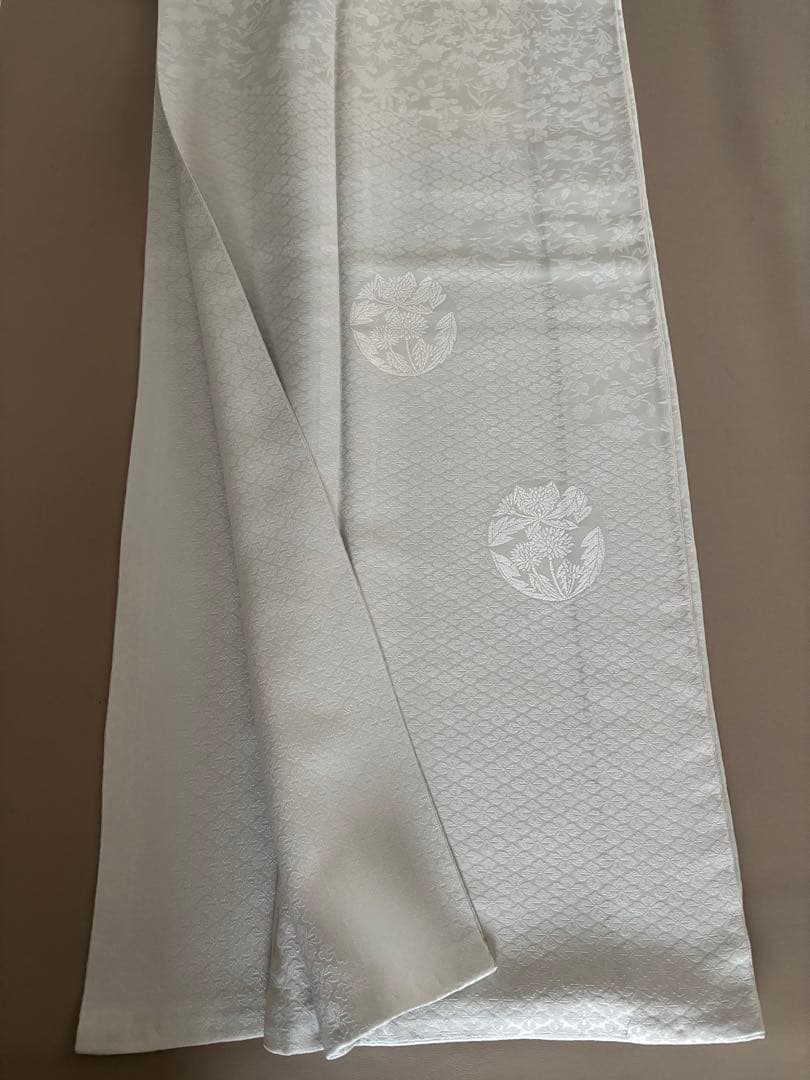 正絹 付け下げ調の紋意匠 袷 紋なし 色無地 白っぽい青磁鼠 トールサイズ