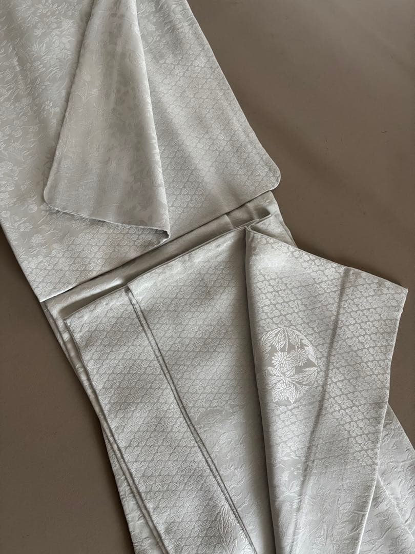 正絹 付け下げ調の紋意匠 袷 紋なし 色無地 白っぽい青磁鼠 トールサイズ