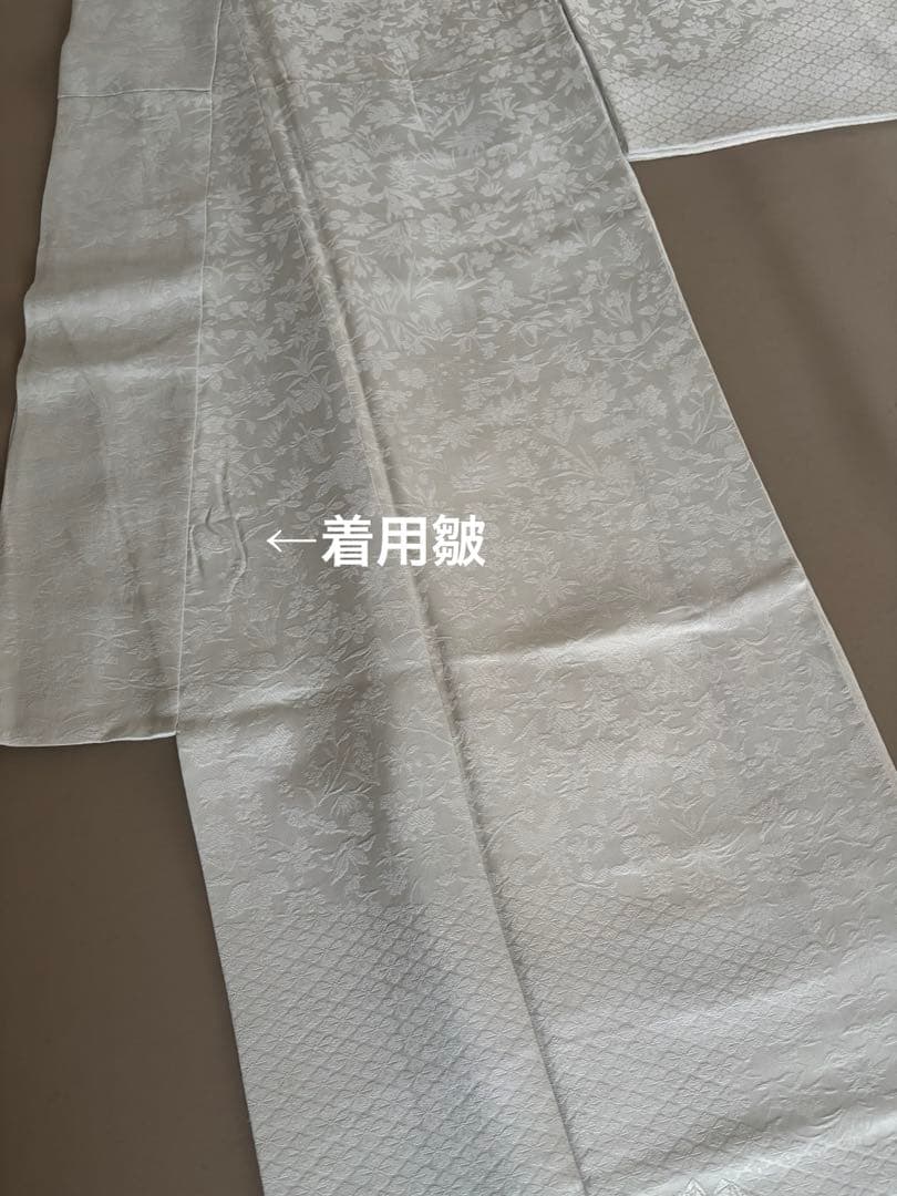 正絹 付け下げ調の紋意匠 袷 紋なし 色無地 白っぽい青磁鼠 トールサイズ