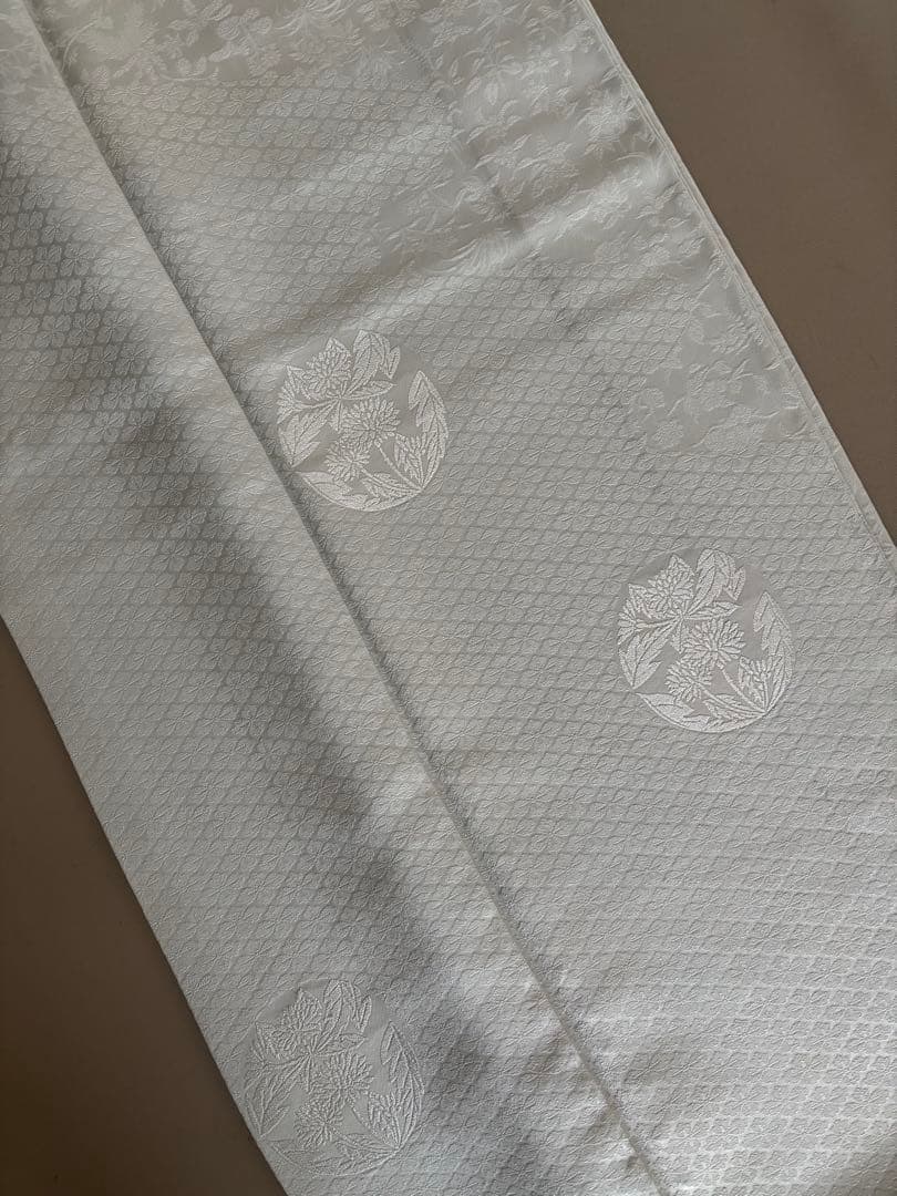 正絹 付け下げ調の紋意匠 袷 紋なし 色無地 白っぽい青磁鼠 トールサイズ