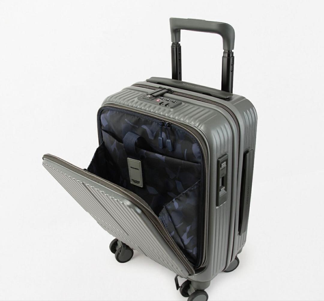 人気色　イノベーター キャリーバック　スーツケース 21L 機内持込OK