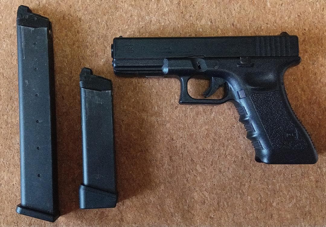 グロック17 　50連ロングマガジン 付き