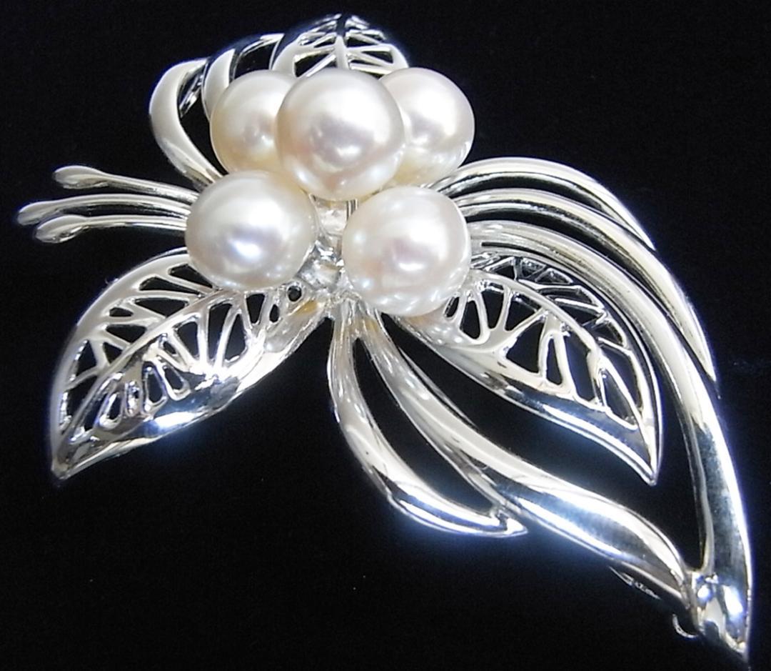 ★大粒８㎜珠・925シルバー(銀製)・本真珠（アコヤ真珠）ブローチ・新品★
