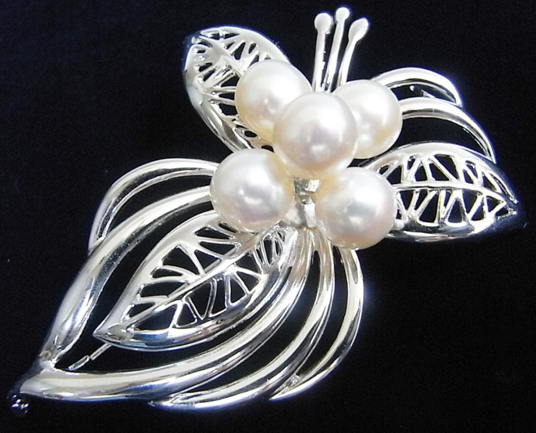 ★大粒８㎜珠・925シルバー(銀製)・本真珠（アコヤ真珠）ブローチ・新品★