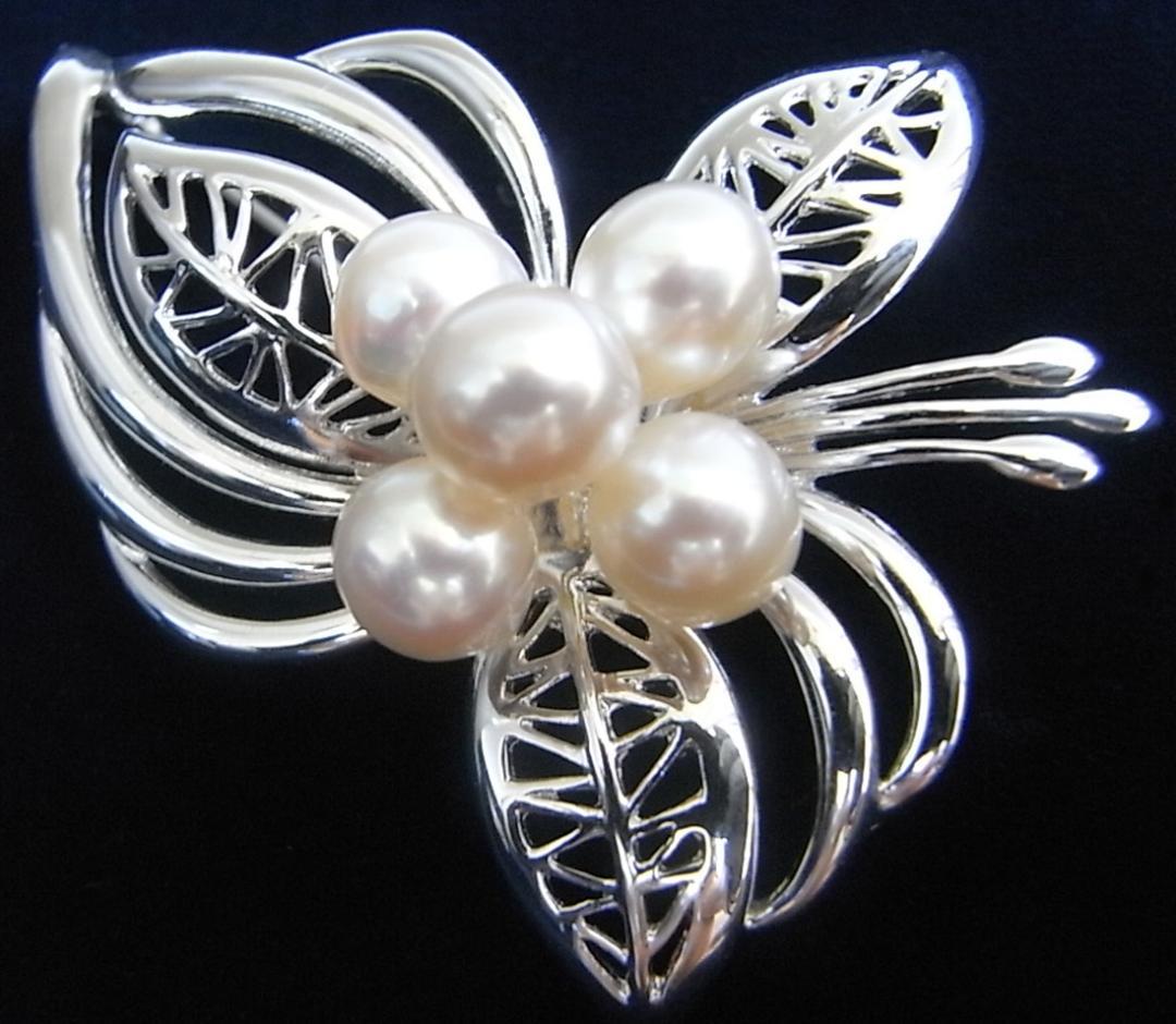★大粒８㎜珠・925シルバー(銀製)・本真珠（アコヤ真珠）ブローチ・新品★
