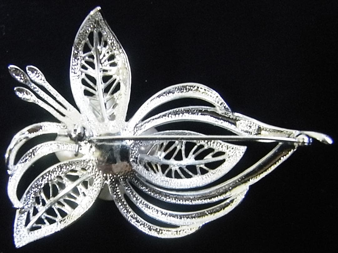 ★大粒８㎜珠・925シルバー(銀製)・本真珠（アコヤ真珠）ブローチ・新品★