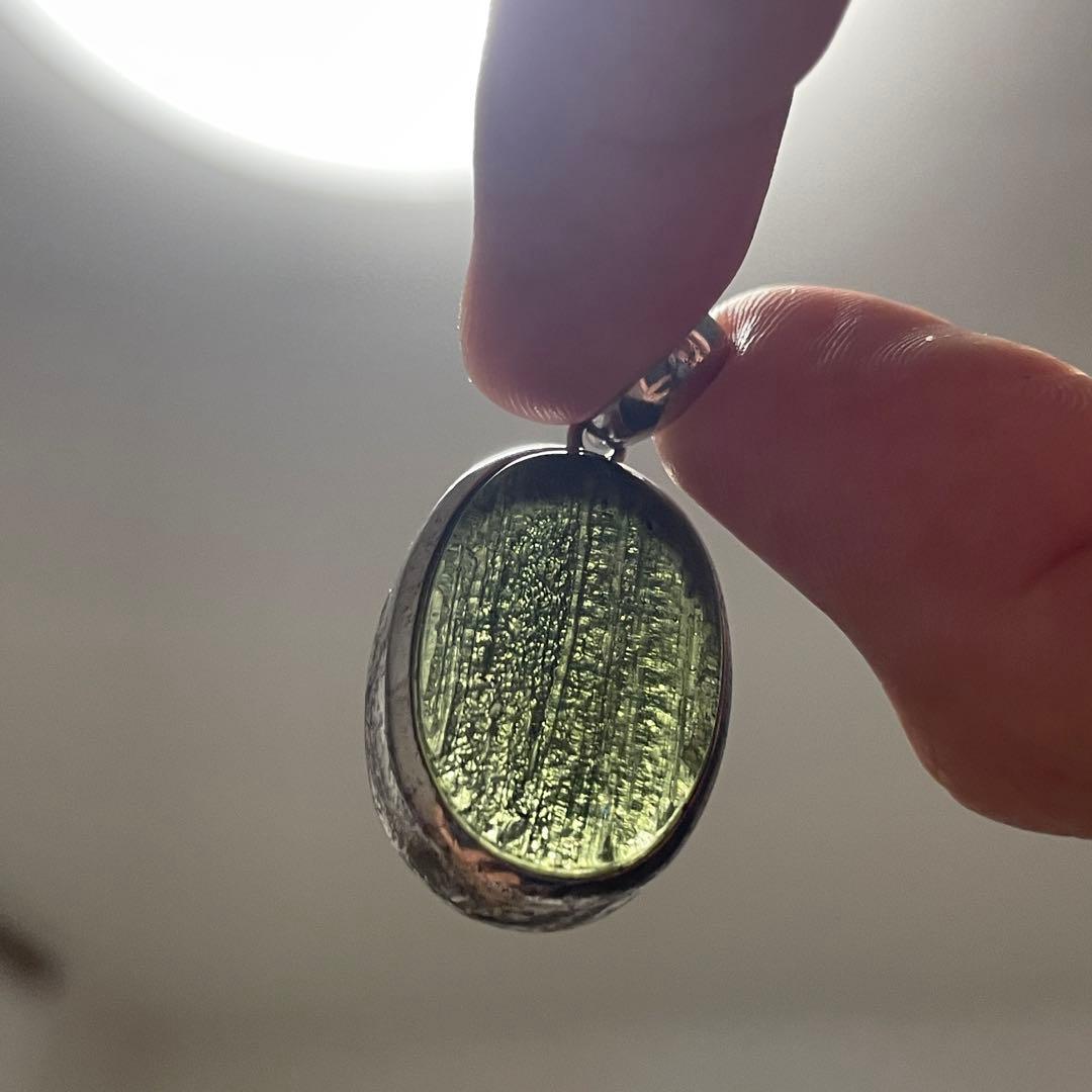 天然モルダバイト　ペンダント　トップ