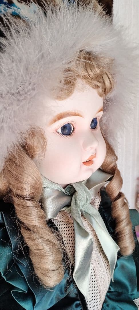 コレクターズドール 緑色衣装 ファー帽子