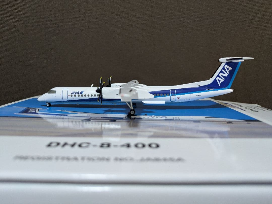 航空機・ヘリコプター ANA DHC-8-400 1:200