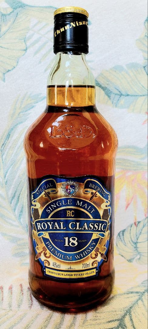 新疆省で購入した18年シングルモルトウィスキー700ml　40%