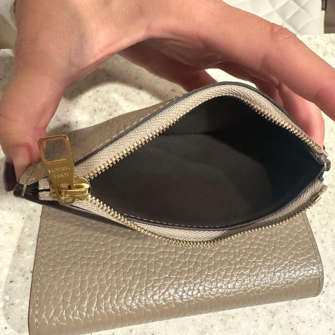 K27 LOUIS VUITTON ポルトフォイユ・カプシーヌ コンパクト