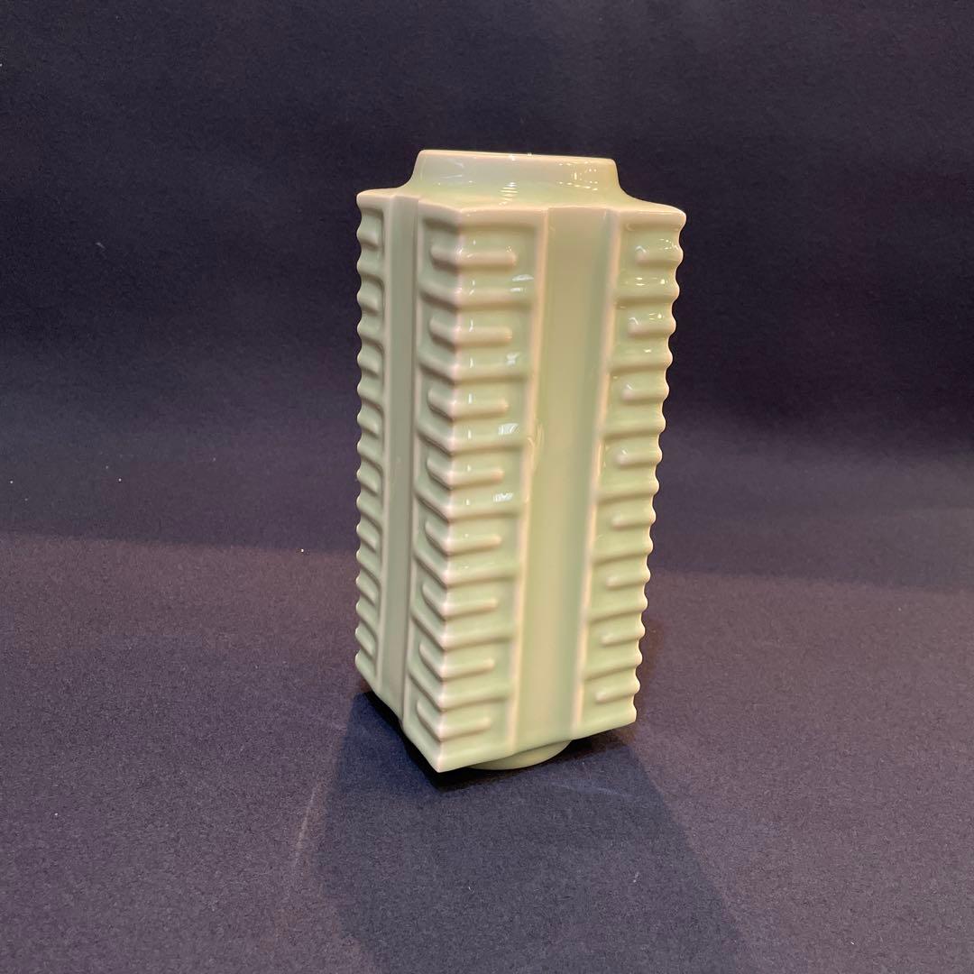 「平戸焼」青磁【横石 嘉助】(造)の『算木 花入』共箱　※美品　花器　花入　花瓶