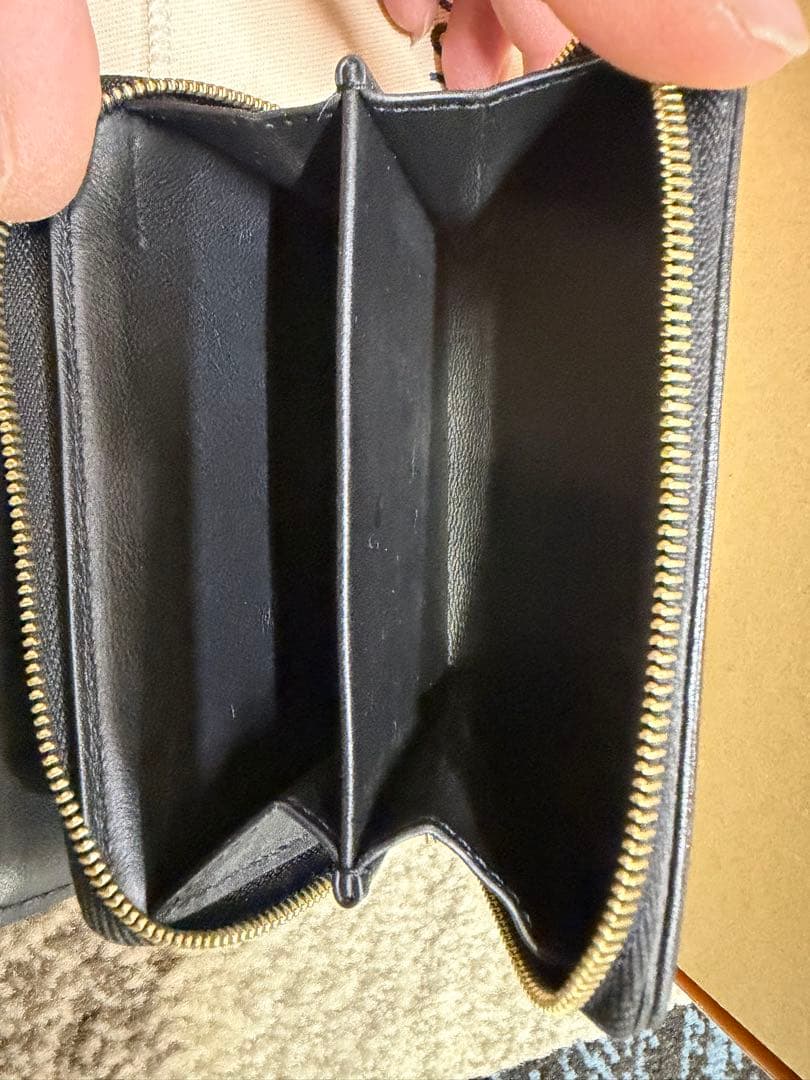 LOUIS VUITTON ポルトフォイユ・ルー