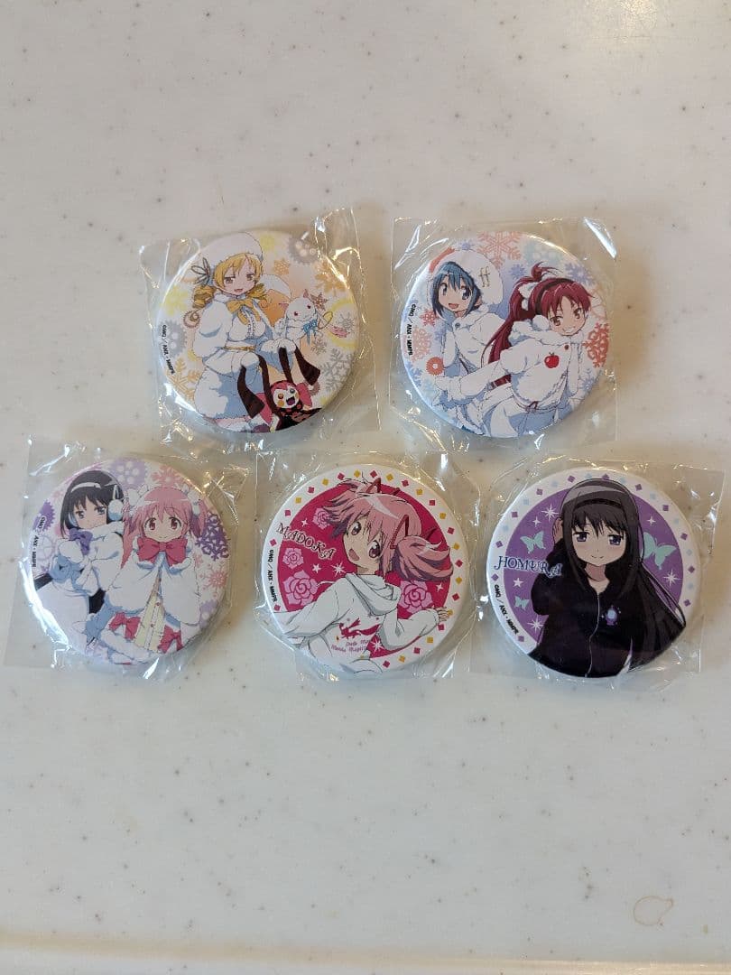 新品 魔法少女まどか☆マギカ 缶バッジ ローソン LAWSON 国際展示場 雪