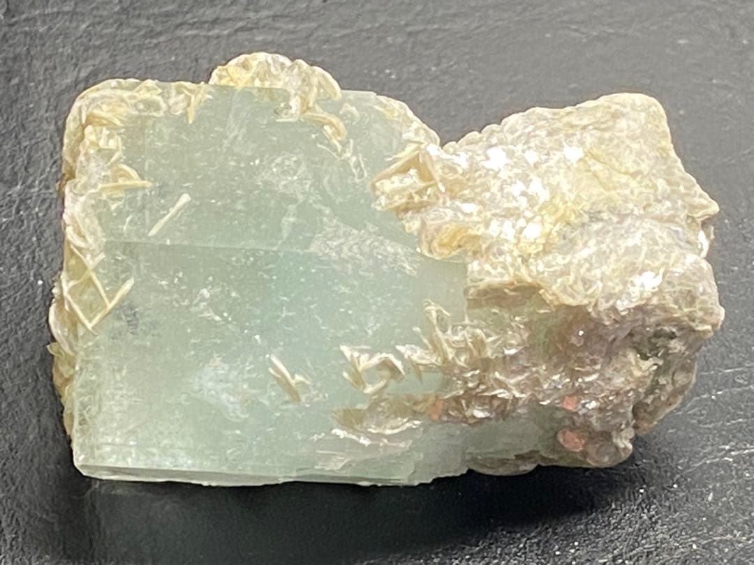 アクアマリン　結晶　マイカ　雲母　72g