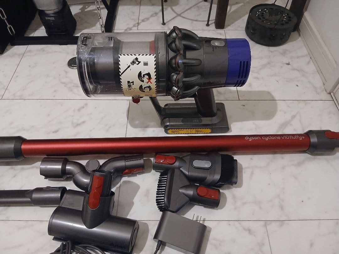 真*い様 Dyson V10 SV12 レッド 動作確認済 付属品多数