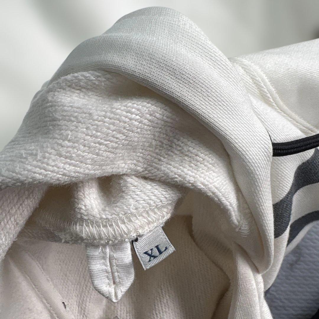 ✨大人気✨ MONCLER（モンクレール）　オフホワイトパーカーXL