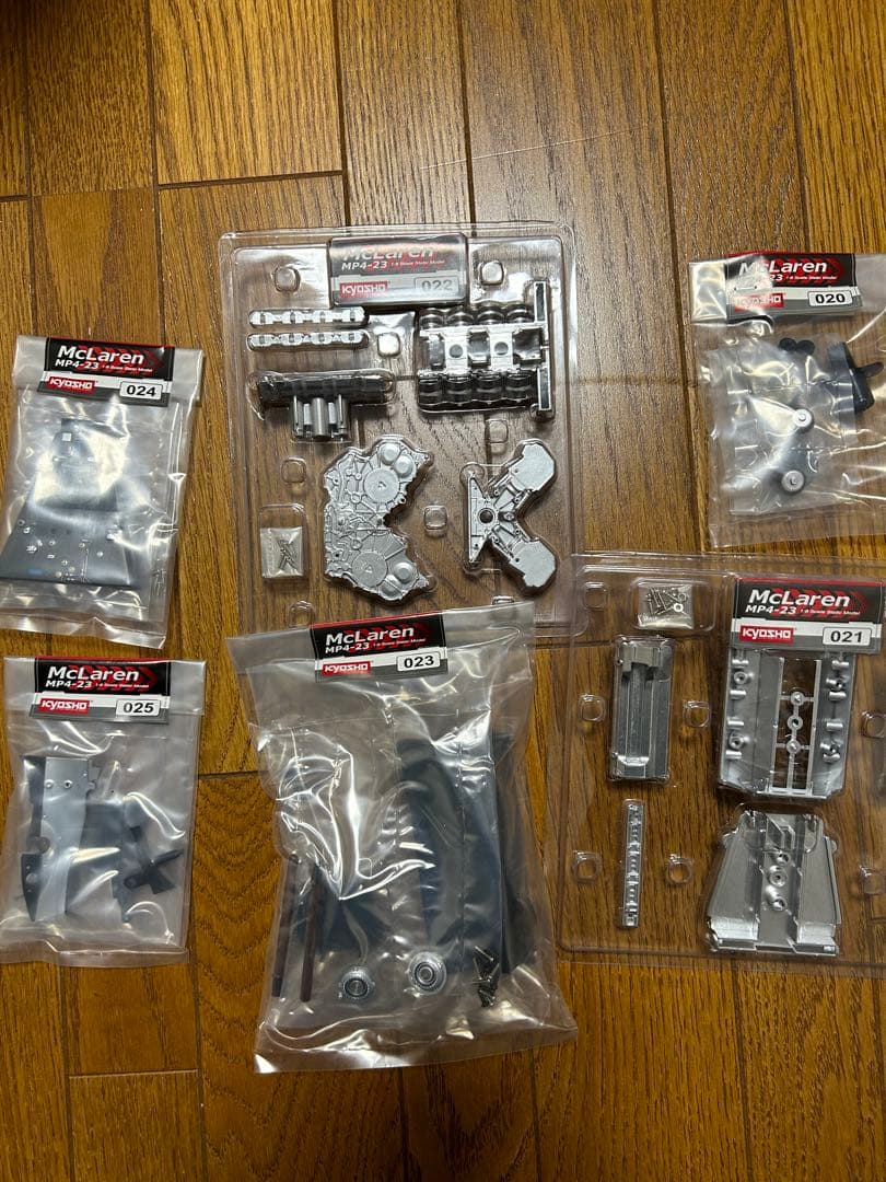 絶版品 デアゴスティーニ 週刊マクラーレンMP4-23 一部組立済