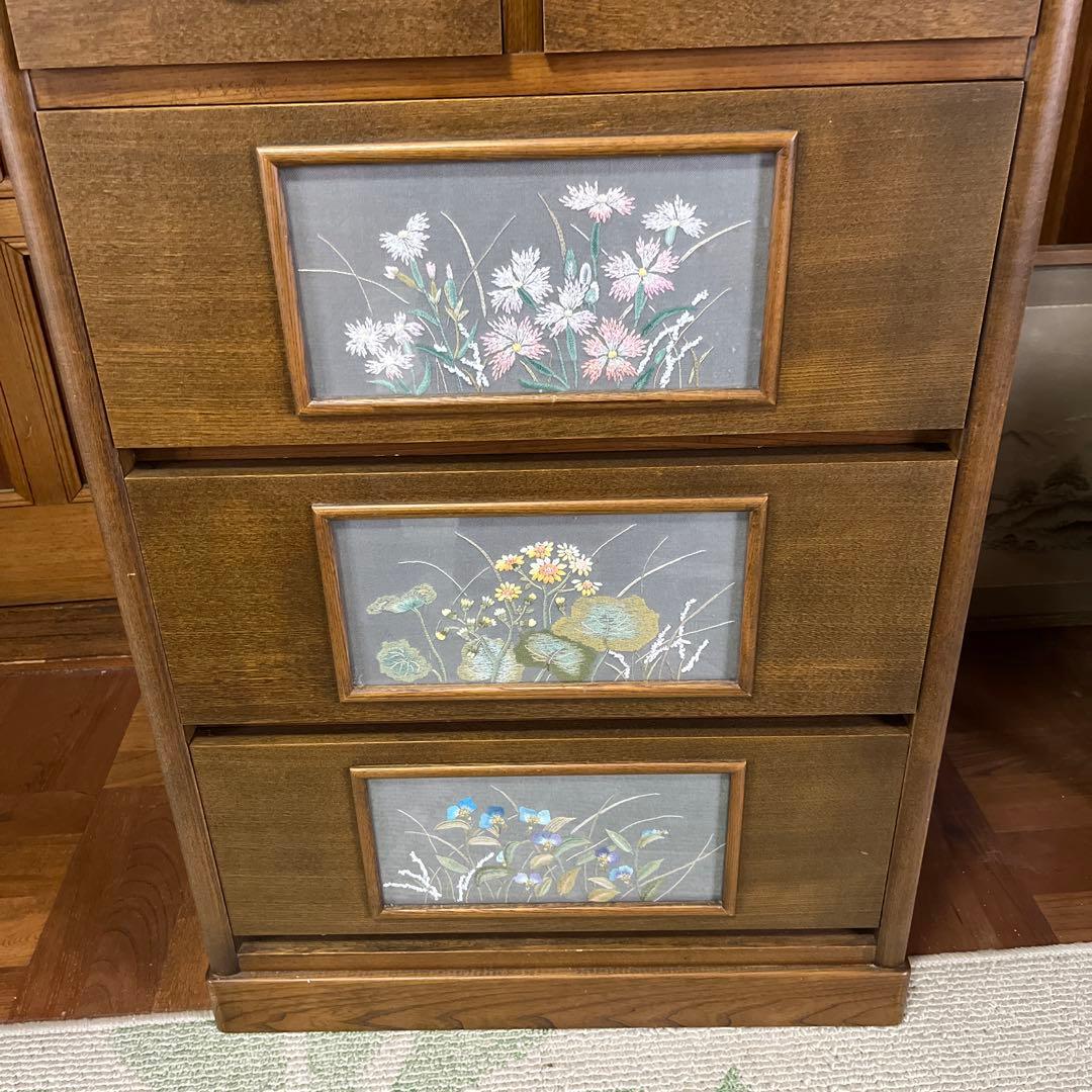 戸塚刺繍作品　クラシック木製チェスト 花柄装飾