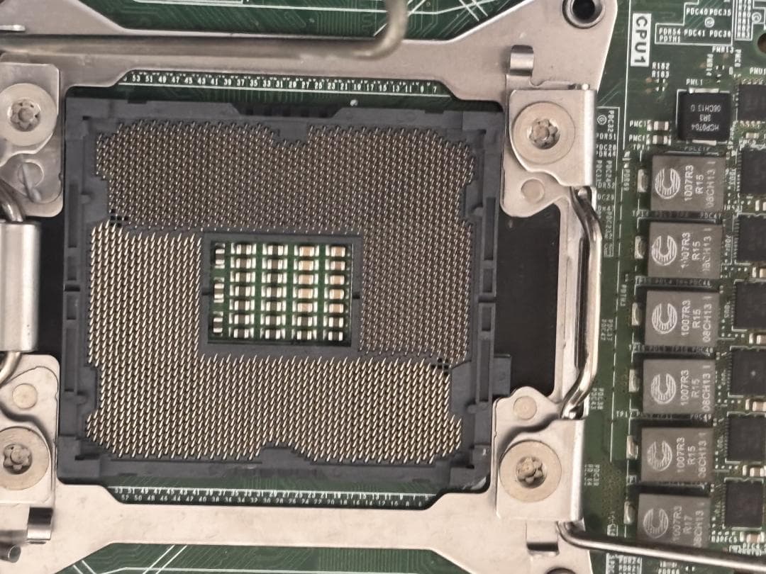 通電確認済み！　LGA2011 デュアルソケット　デュアルXeon マザーボード