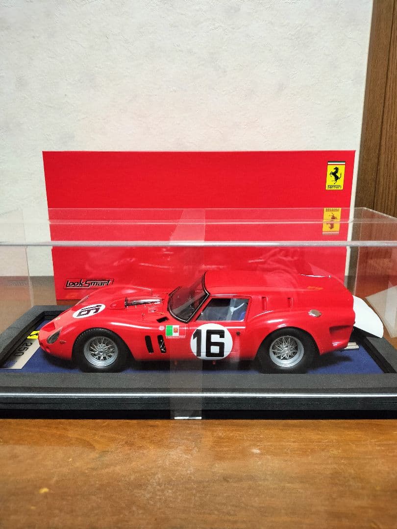 ルックスマート1/18 フェラーリ250GT ブレッド.バン 1962ル・マン