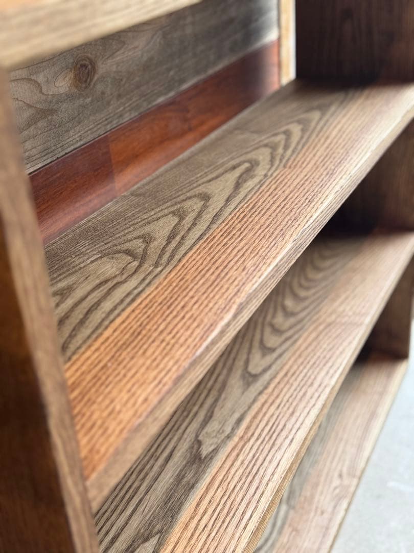 天然タモ材を使った棚　シェルフ　無垢材　木製　一枚板　おまけ積木付き　本棚