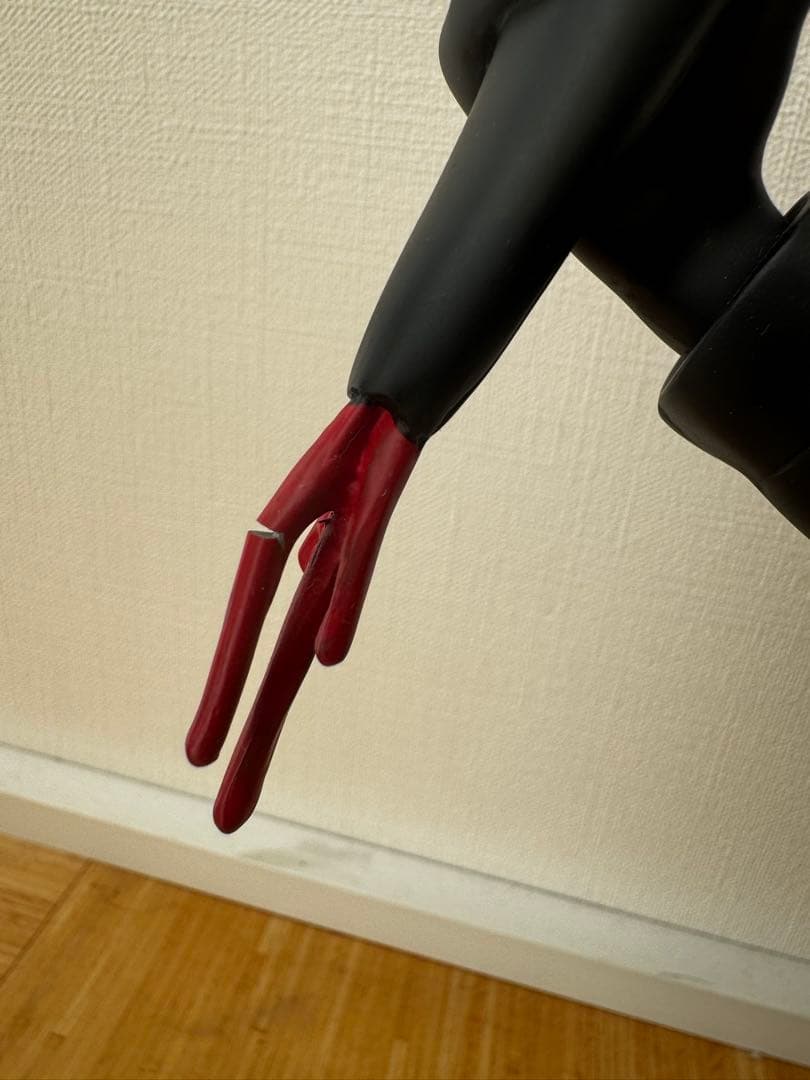 メディコムトイ　フラワーボンバー　バンクシー風ストリートアートフィギュア