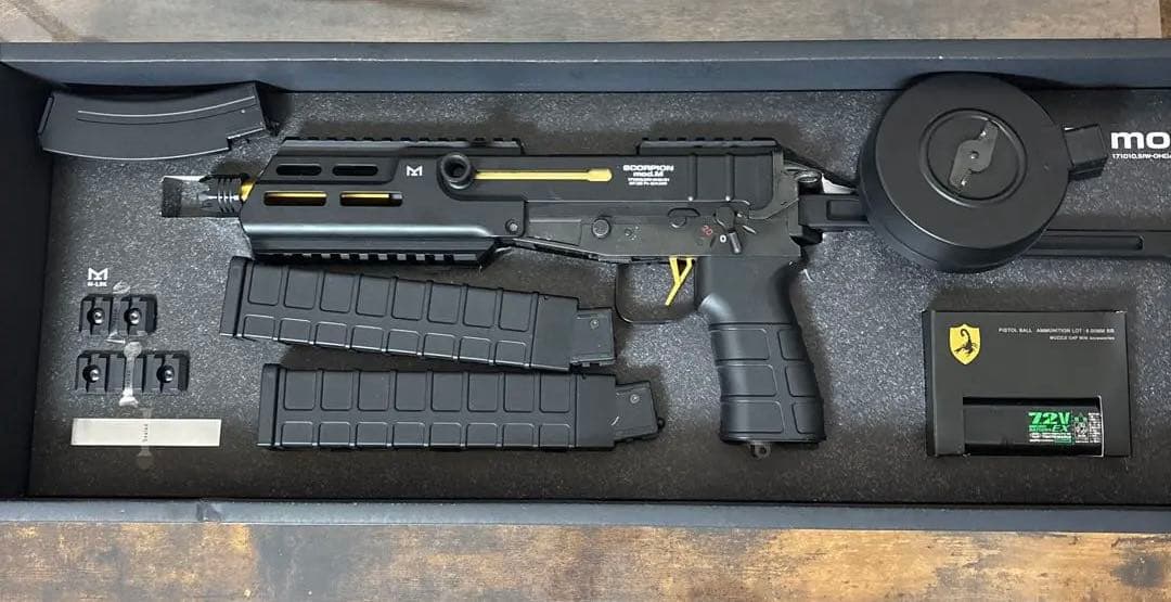 東京マルイ スコーピオンmod.M 電動ガン バッテリ 充電器 マガジン4点