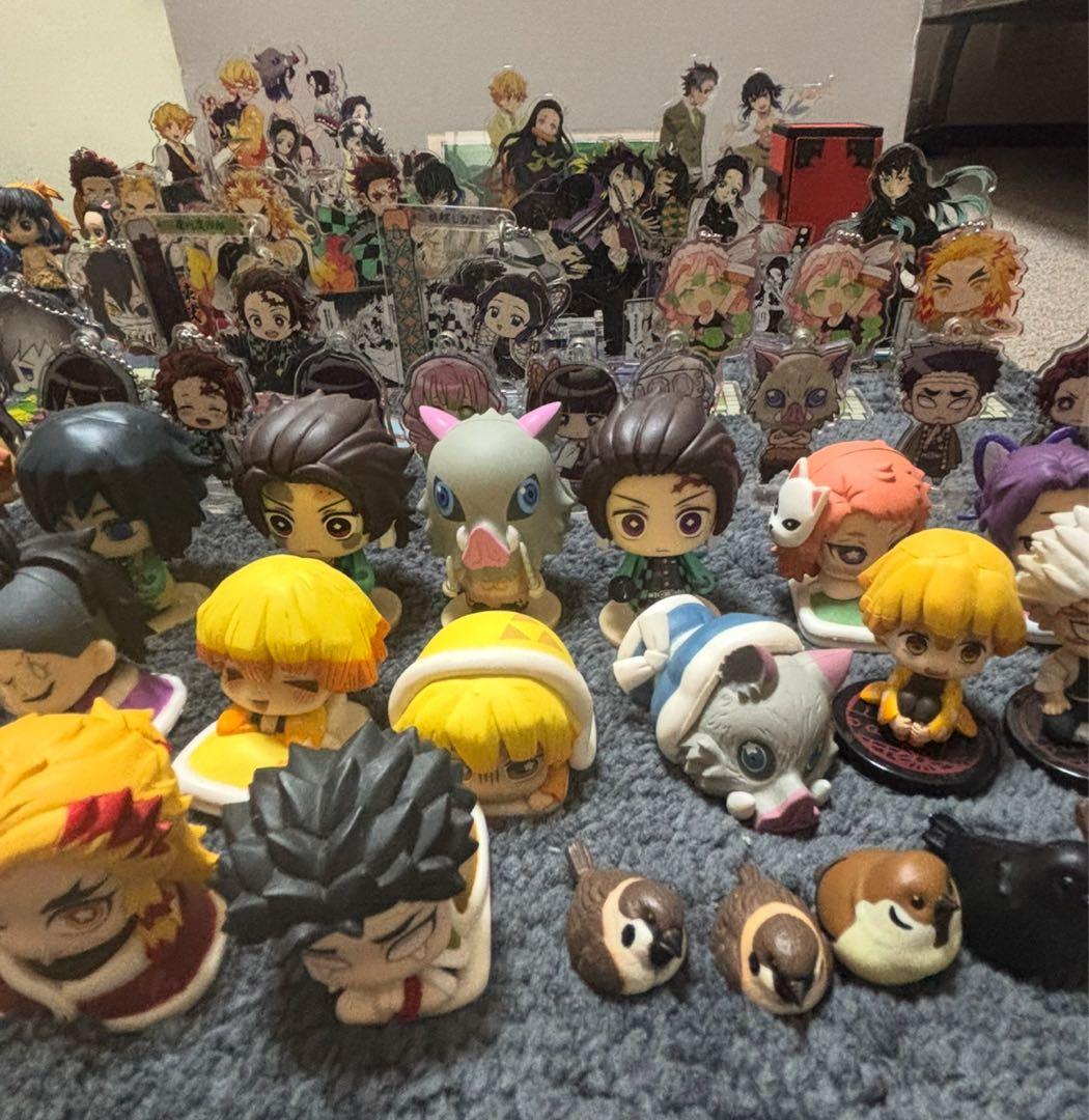 鬼滅の刃　フィギュア　アクスタ　ガチャ　グッズ　総数100点以上まとめ売り