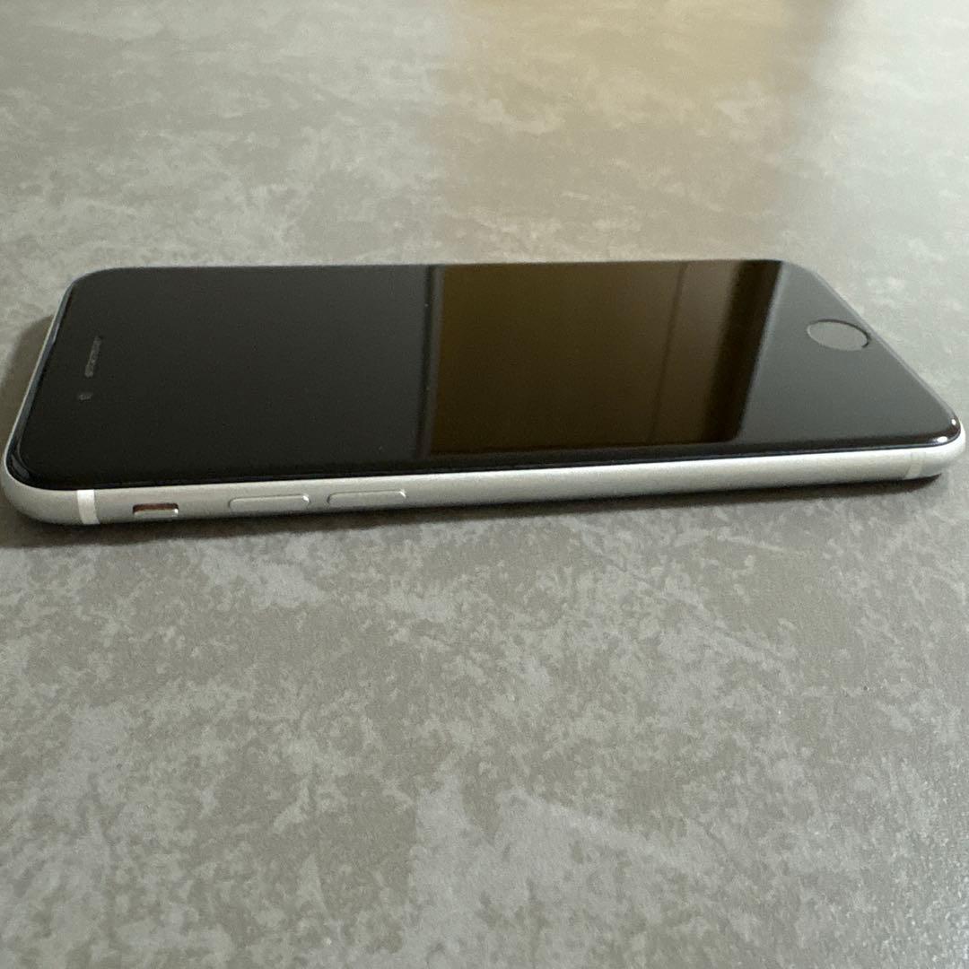 【美品】Apple iPhone SE (第2世代) 本体　ホワイト 64GB