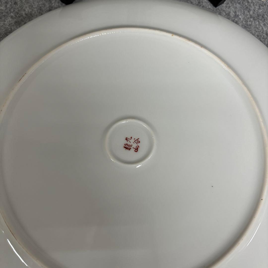 九谷焼の飾り皿　孔雀と牡丹、金彩