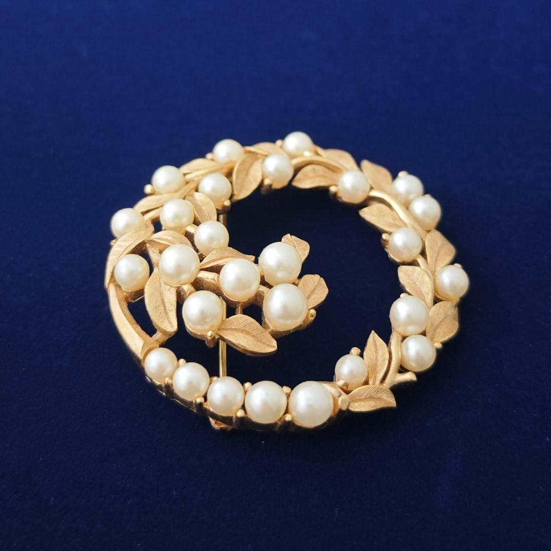 ヴィンテージtrifari パール＆リーフ　リースブローチ　crownトリファリ