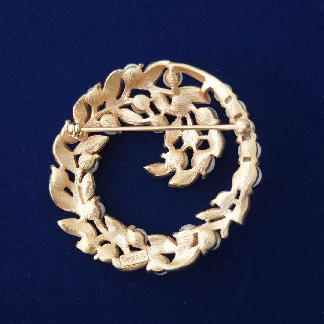 ヴィンテージtrifari パール＆リーフ　リースブローチ　crownトリファリ