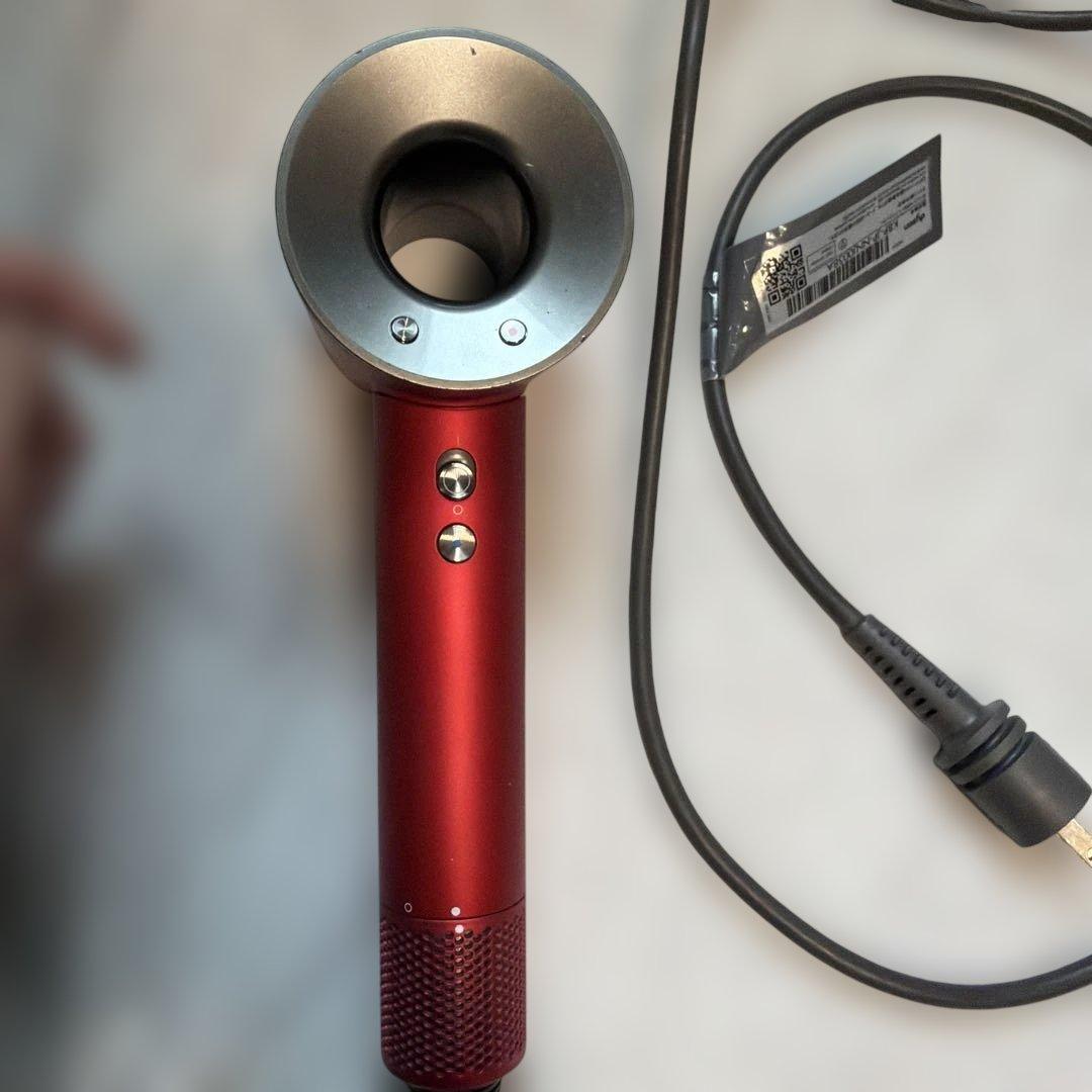 ダイソン　ドライヤー　赤