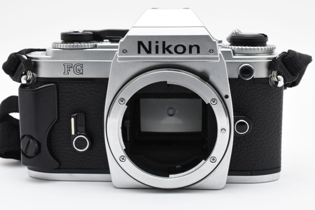 外観美品 NIKON FG シルバーフィルムカメラ　モルト新品交換済 M136