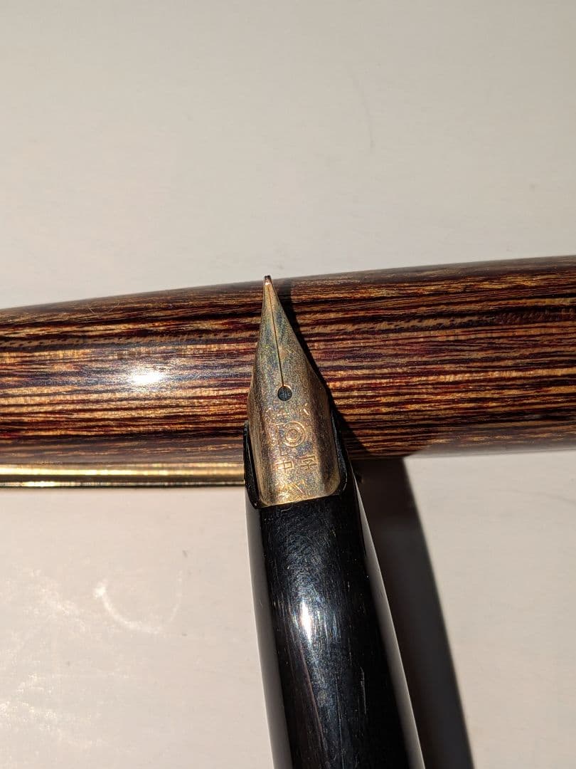 14K金プラチナ万年筆 黒と茶色のストライプ