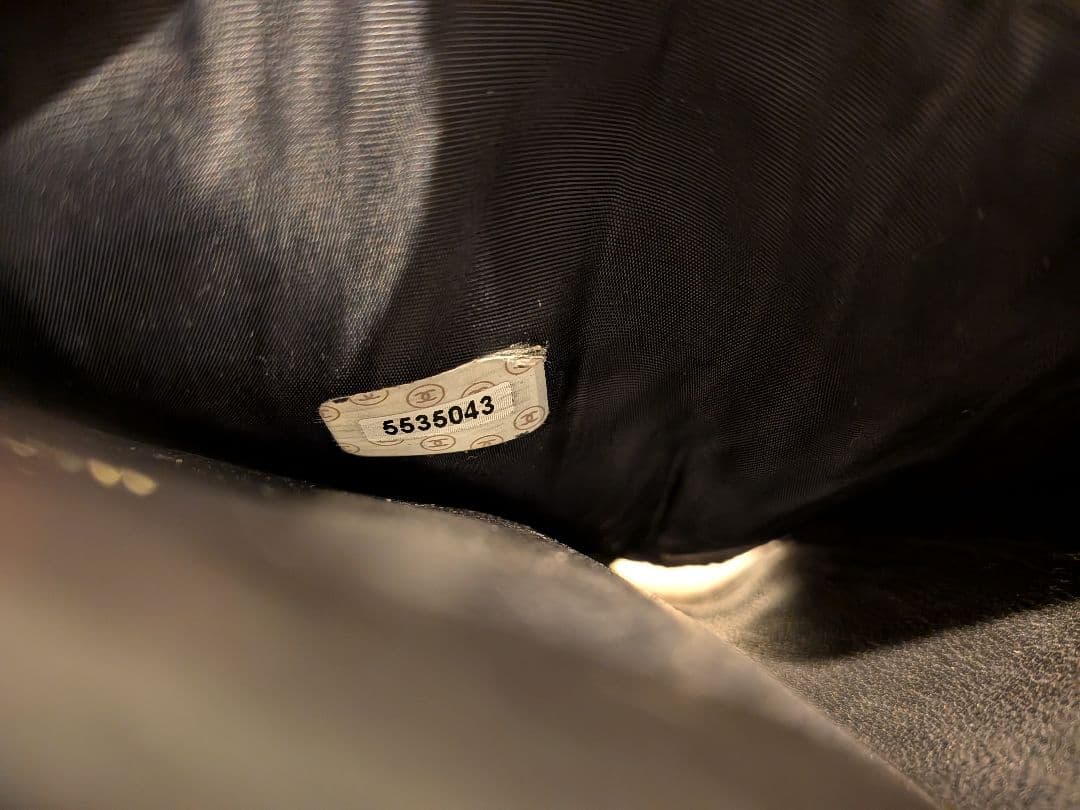 美品✨️CHANEL キャビアスキン 二つ折り財布 ブラック コンパクト 箱付