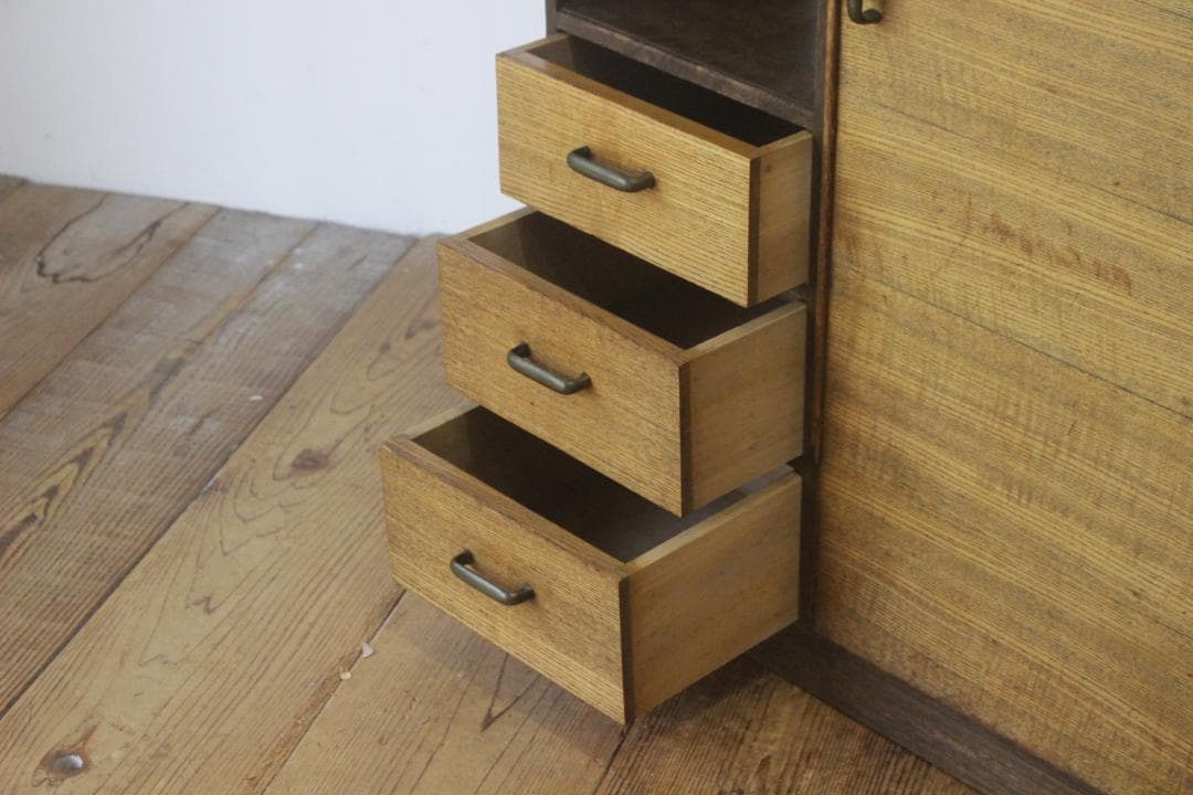 レトロ 小振り キャビネット 戸棚 引き出し 抽斗 3杯 収納 左右非対称 木製