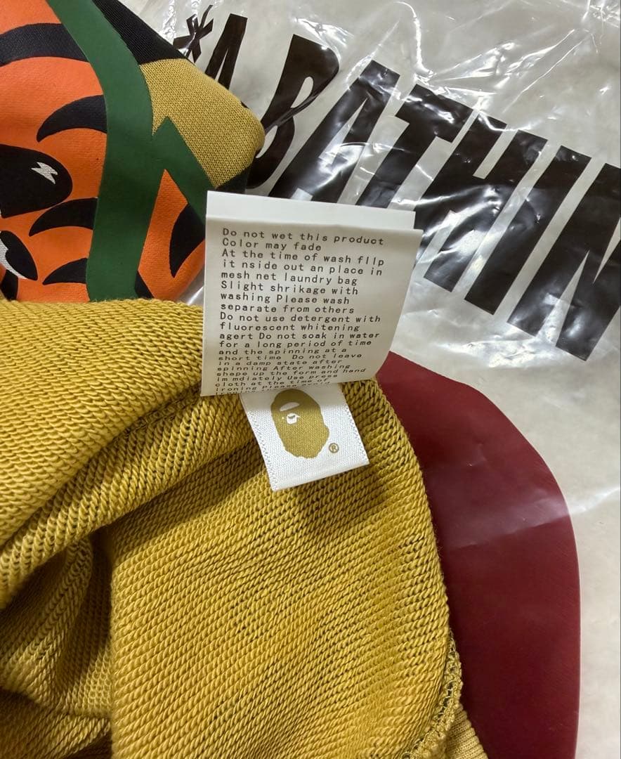 A BATHING APE シャークパーカー