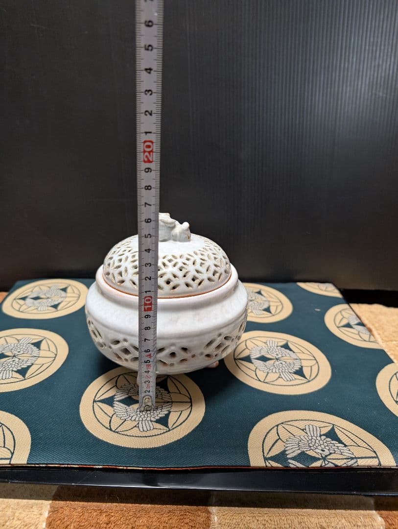 陶器、白磁香炉、貴重品