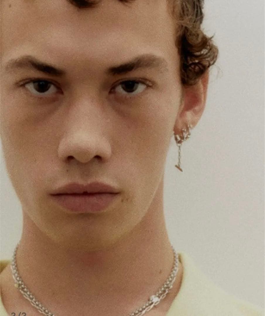 箱無しSale‼️マリアブラック Spring Bar Huggie ピアス