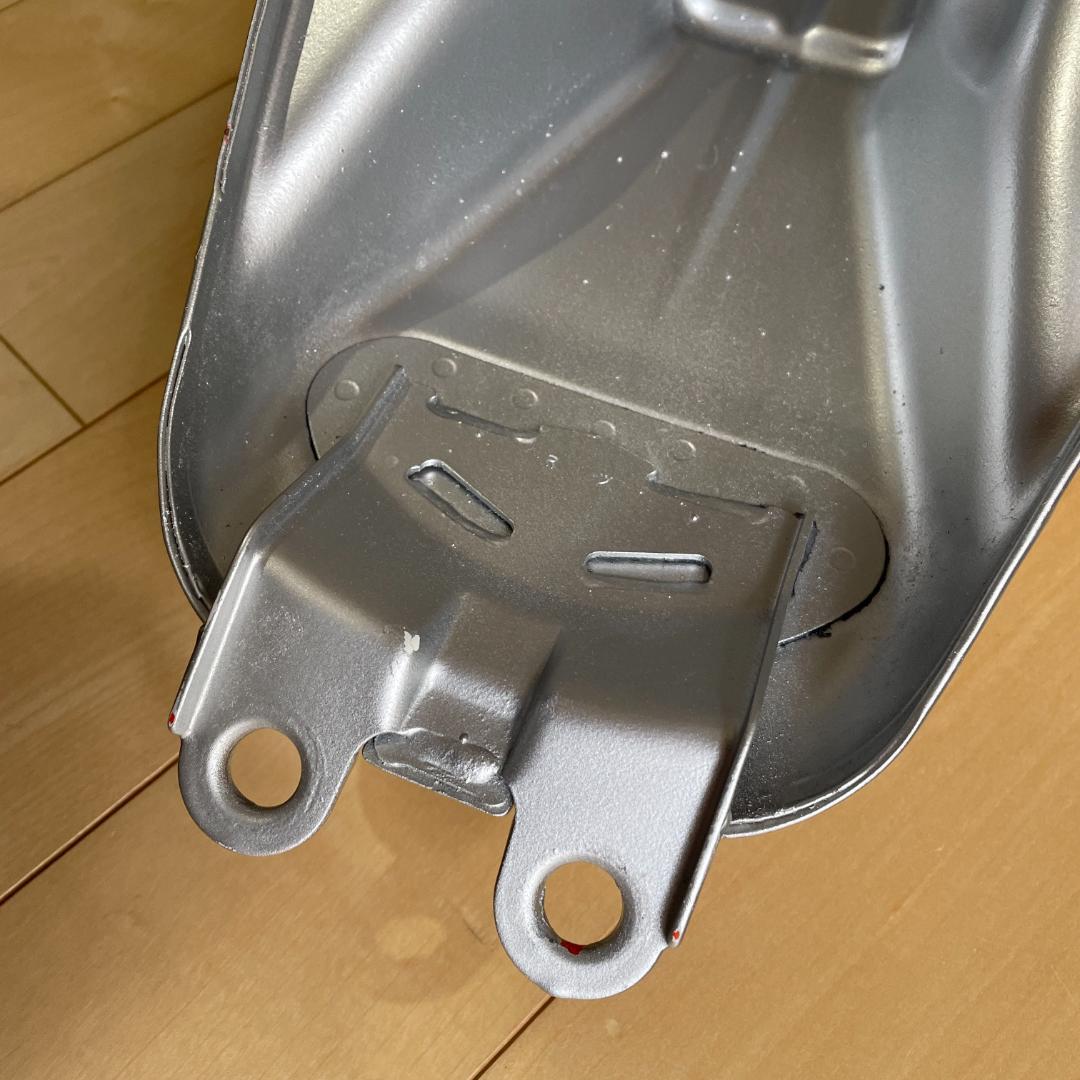 スズキ　グラストラッカー　タンク