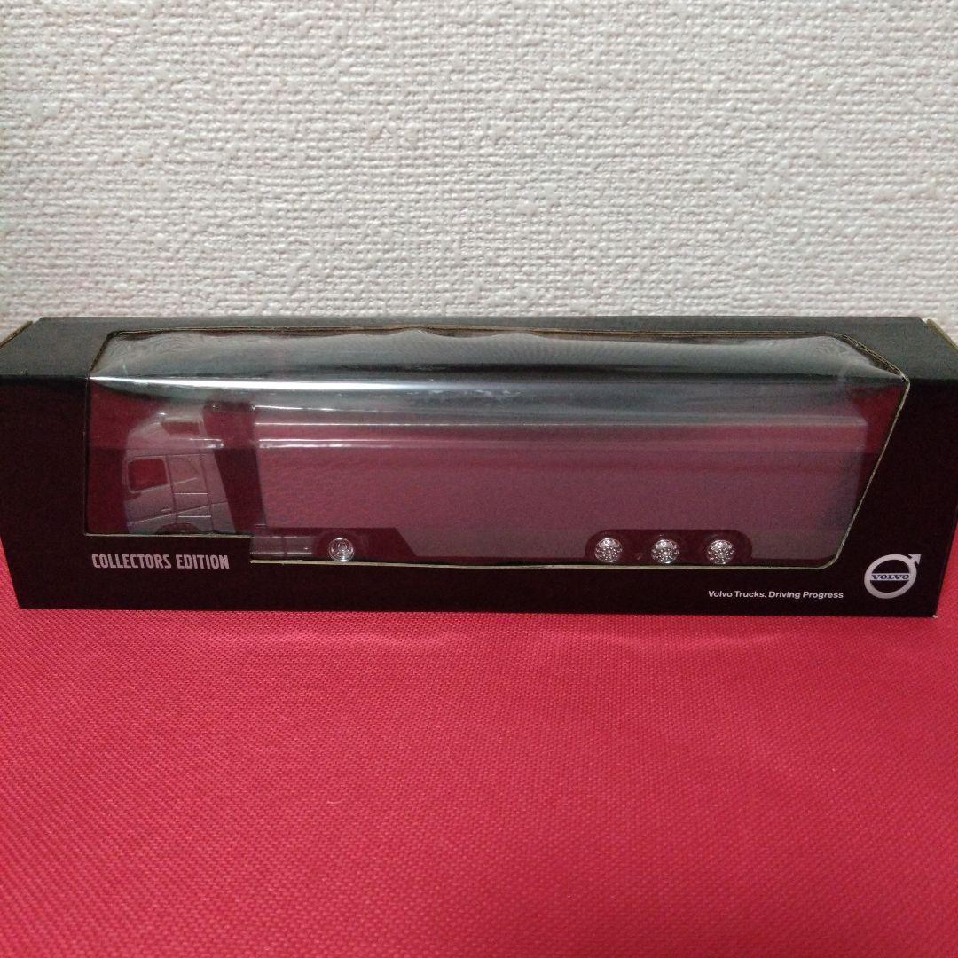 VOLVO FH トラクター&バンセミトレーラー(1/87スケール)