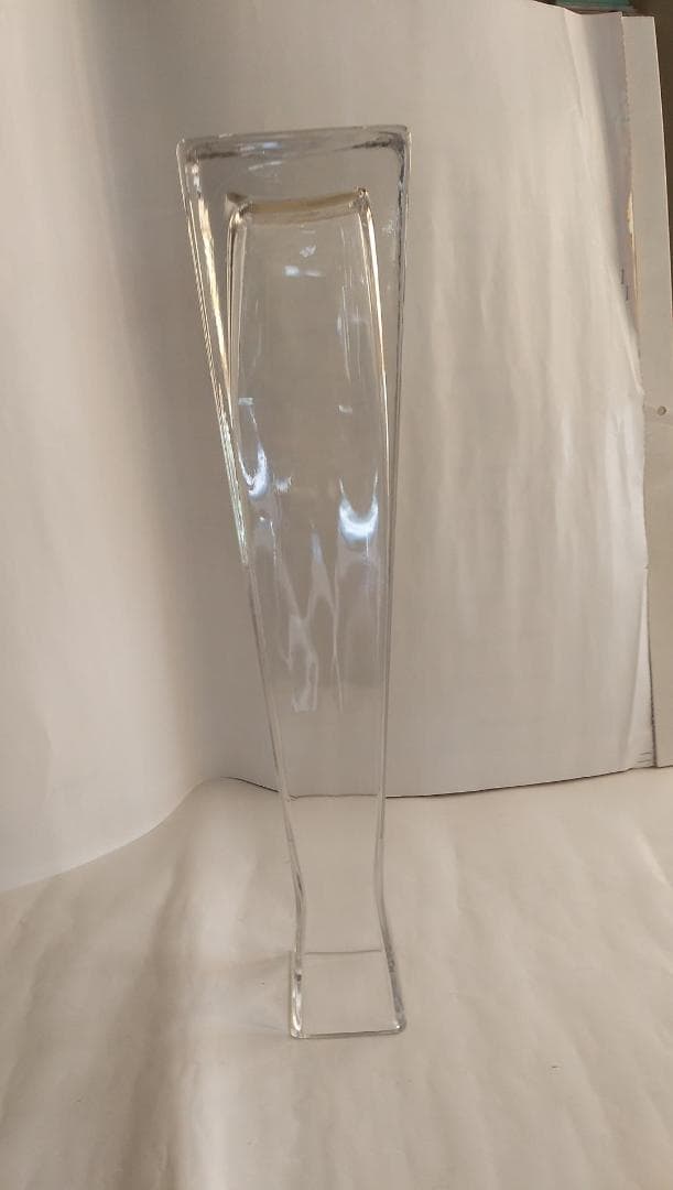 ユニーク な形状のガラス製 花瓶 花器 サンドアート ②です。